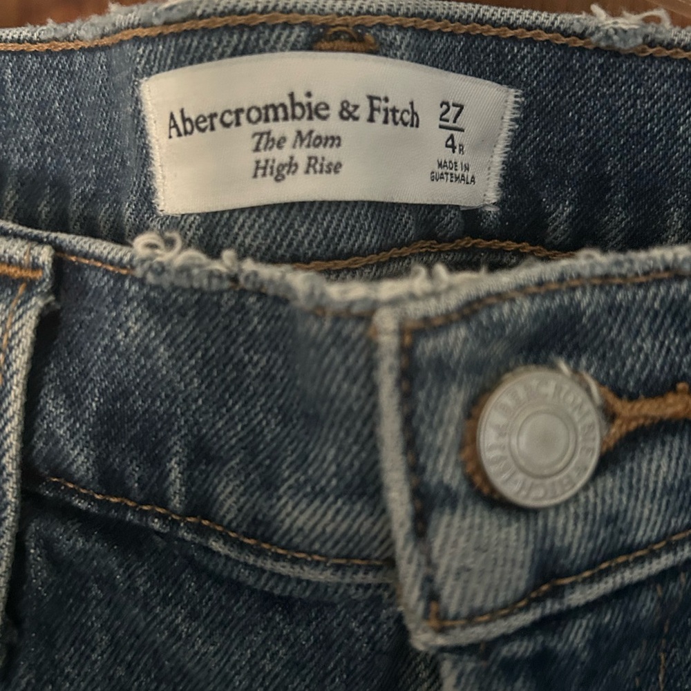 A&F High Rise Mom Jean - Picture 3 of 3